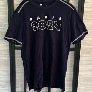 NWOT Le Coq Sportif Paris 2024 Olympic T-shirt navy blue white T-shirt size M